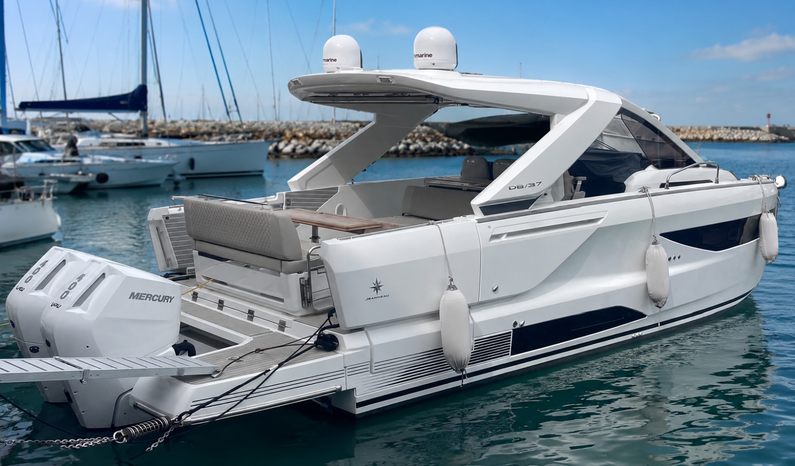 Jeanneau DB/37 OB + 2x400 MERCURY tutto 2024 GARANZIA<br><a href=dettaglio.aspx?Id=327 >VAI ALLA SCHEDA</a>